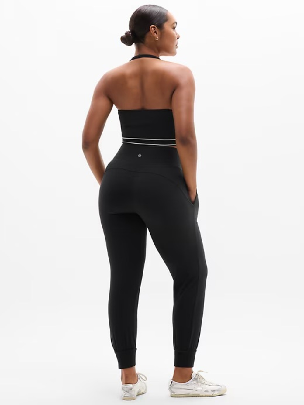 Athleta salutation jogger in black